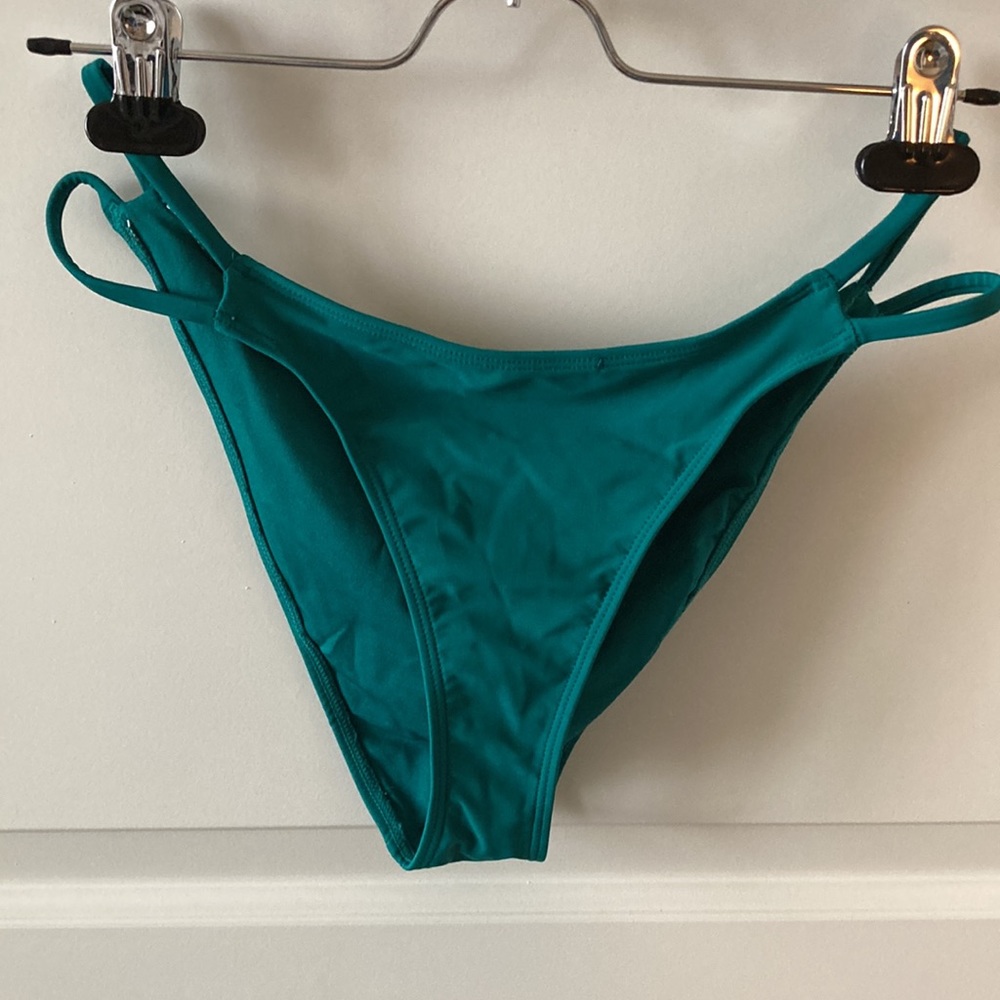 Bikini Set - Picture 2 of 3